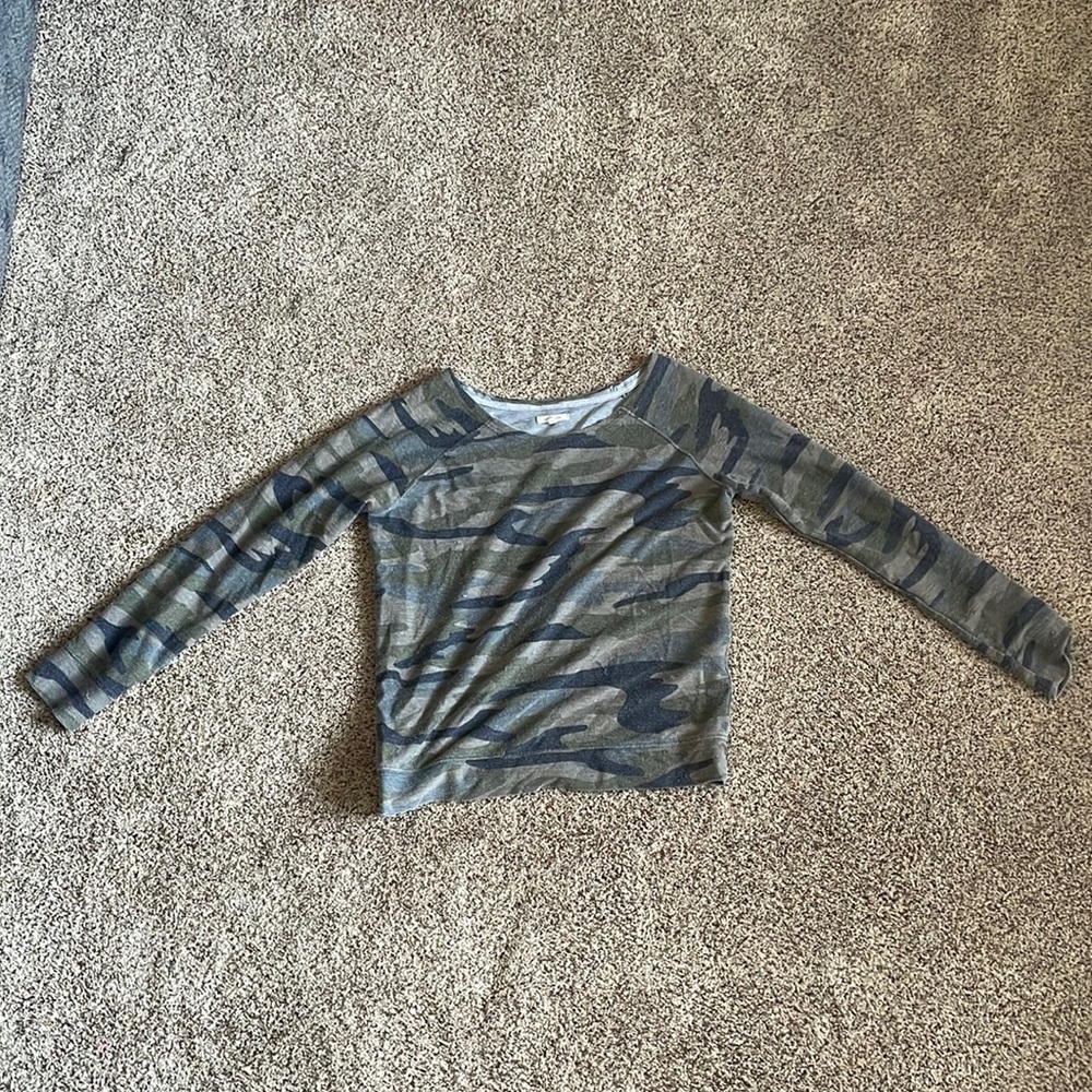 Camouflage long sleeve shirt size medium